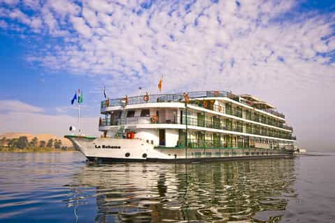 From Hurghada: Tour of Cairo with Nile Cruise and Pyramids