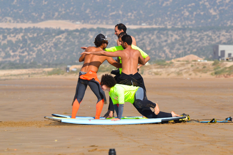 Taghazout: Curso de Surf Iniciante com Sessão e Almoço Gratuitos