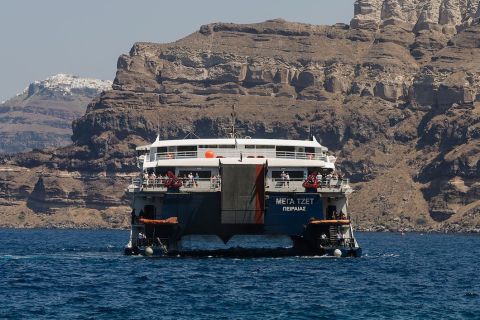 Da Santorini a Mykonos: biglietto del traghetto e trasferimento in hotel