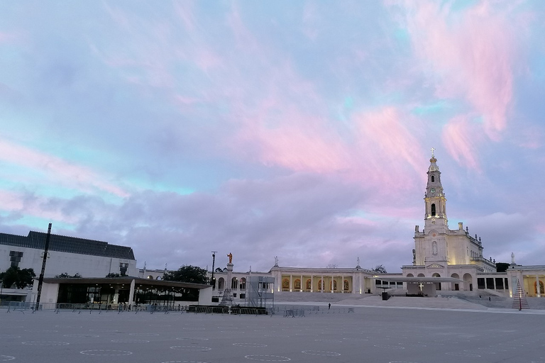 From Lisbon: Fatima, Batalha, Nazare & Obidos Private Tour