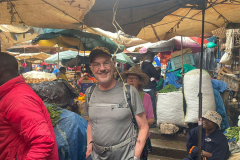 恩德培：摩托导览步行之旅·乌干达罗莱克斯美食体验恩德培：骑摩托导览步行游与乌干达劳力士体验