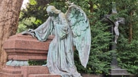 Cologne, Celebrità e curiosità del cimitero di Melaten - Housity