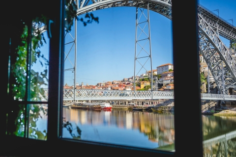 Porto: Burmester-keldertour met proeverij & combinatiesEngelse rondleiding met chocolade, kaas & wijnproeverij