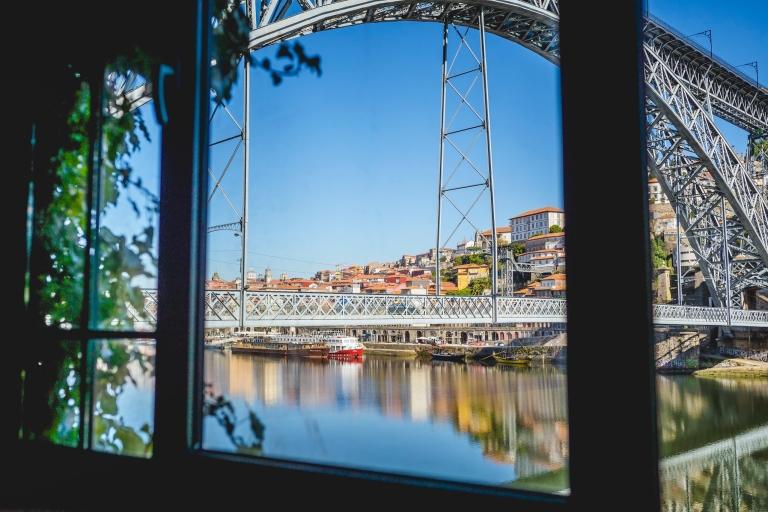 Porto: wycieczka do piwnicy Burmester z opcjami degustacji i parowaniaWłoska wycieczka z przewodnikiem z degustacjami premium