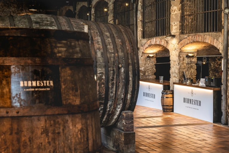 Porto: Burmester-keldertour met proeverij & combinatiesSpaanse rondleiding met chocolade, kaas + wijnproeverij