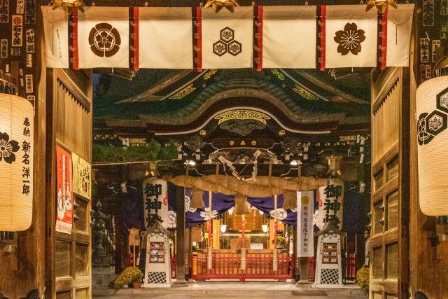 Visit Hakata Temple and Shrine Tour with Food Stall Experience in Osaka