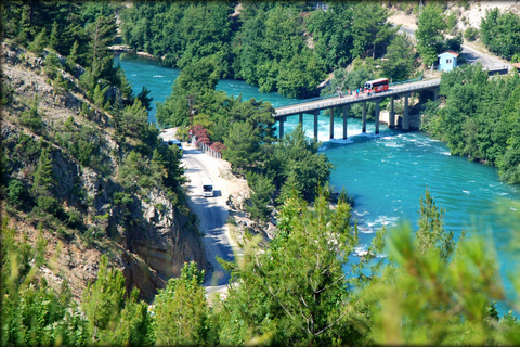 Alanya: passeio de barco pelo Desfiladeiro Verde com almoço e bebidas sem álcoolAlanya: passeio de barco no Green Canyon com almoço e refrigerantes
