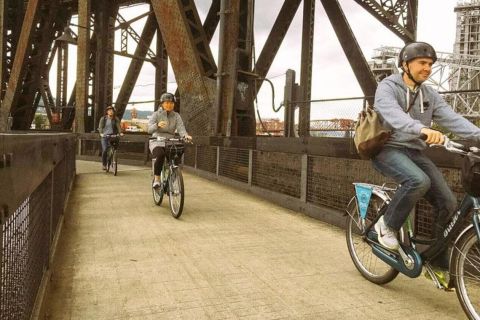 Portland: Guided Bike Tour with Brewery Visits