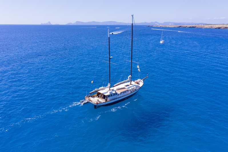 Formentera: Sailboat Tour with Lunch and Snorkeling