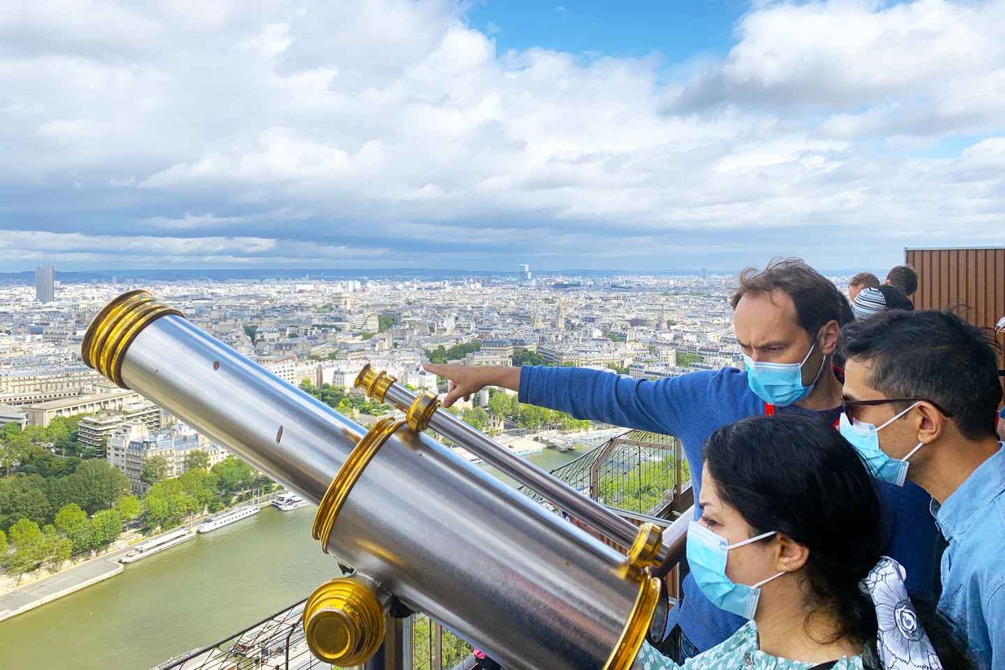 Acceso a la Segunda Planta o Cumbre de la Torre Eiffel