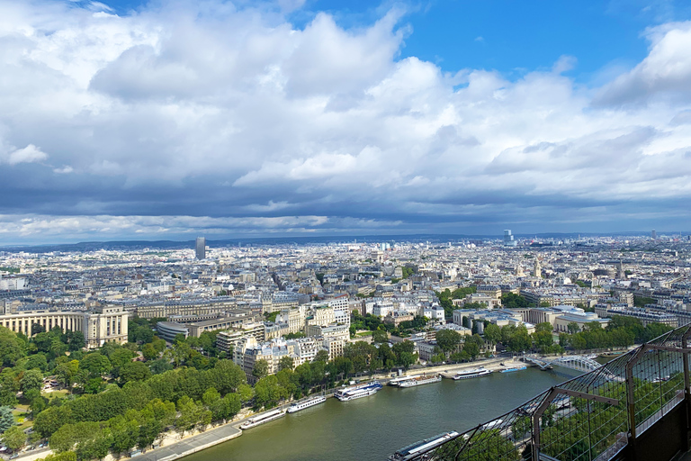 Paris - Eiffeltornet Eiffeltornets hiss 2:a våningen och tillträde till toppen