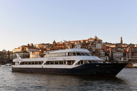 Ab Porto: Panorama-Bootsfahrt durch Régua und das Douro-TalAbfahrt vom Treffpunkt