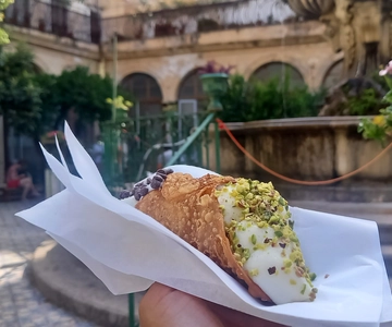 Tour gastronomico di Palermo: Piccolo gruppo con un locale