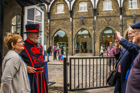 伦敦：伦敦塔、泰晤士河游船和卫兵换岗仪式开幕式和卫兵换岗仪式游览