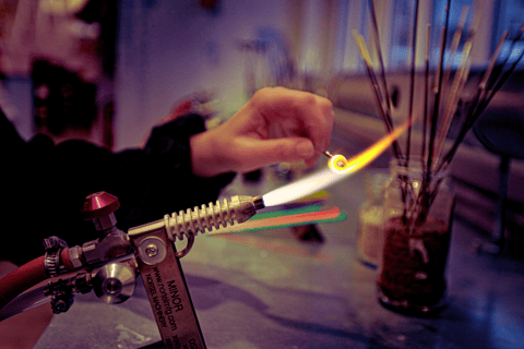 Kabelvåg: Laboratorio di gioielli in vetroKabelvåg: Laboratorio di gioielli in vetro - 1 ora