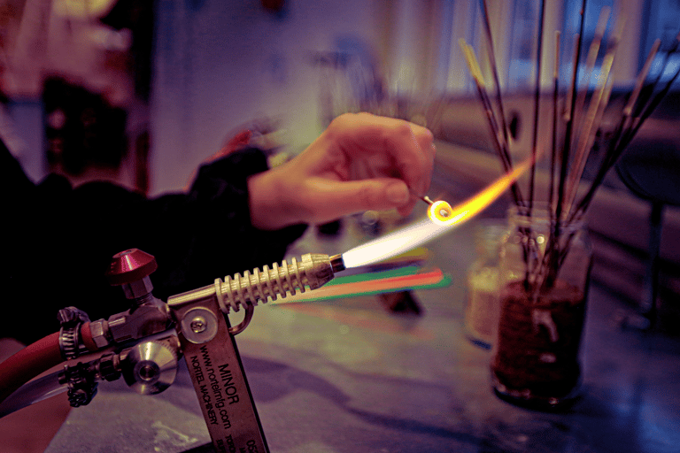 Kabelvåg: Laboratorio di gioielli in vetroKabelvåg: Laboratorio di gioielli in vetro - 1 ora