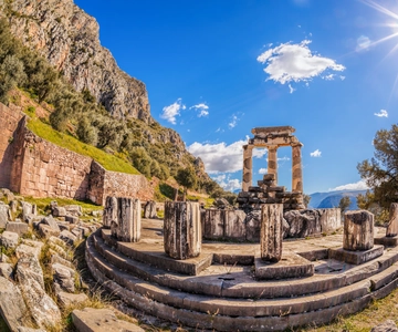 From Athens: Delphi Full Day V.R. Audio Guided Tour