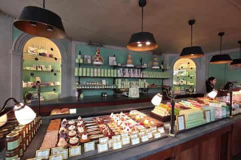 Paris: Seine River Cruise & Macaron Tasting