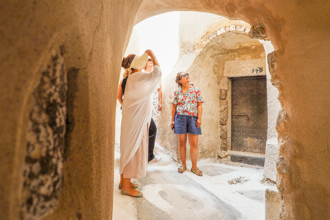 Santorini: Gita di un giorno con i luoghi più belli, degustazione di vini e tramonto a OiaTour di gruppo in inglese