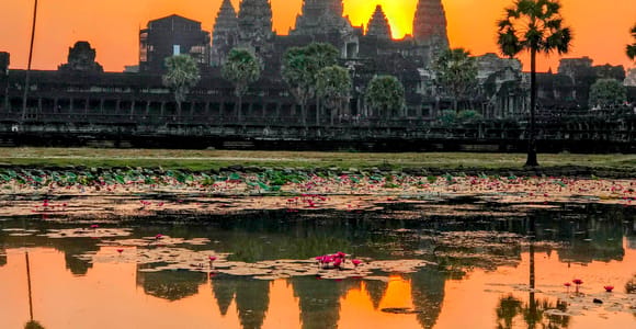 Private Angkor Wat Sunrise Tour by Vintage Jeep