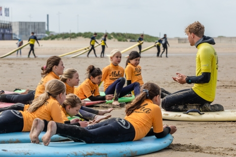 Playa de Scheveningen: experiencia de surf de 2 horasLección familiar de surf