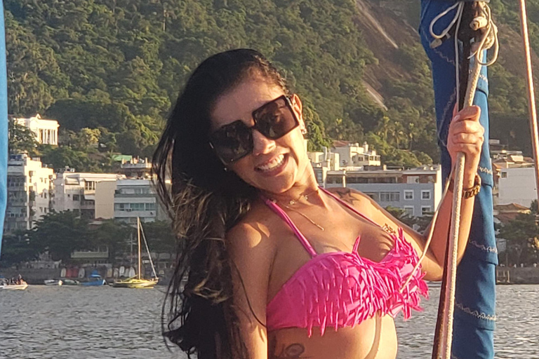 Rio de Janeiro: Sailing Sunset Tour with Snacks and Drinks