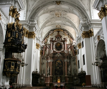 Linz Old Town Highlights Walking Tour with Pöstlingbergbahn