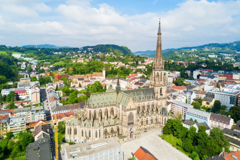 Wandeltocht door de oude binnenstad van Linz met de Pöstlingbergbahn3 uur: rondleiding door de oude stad en de nieuwe kathedraal