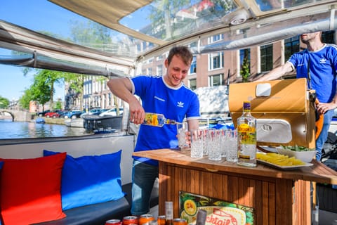 Amsterdam: Private Gin and Tonic Cruise