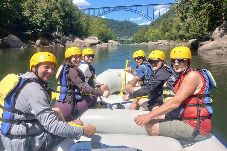 Hico, WV: Rafting-Tagestour auf dem Lower New River mit Mittagessen. Foto: GetYourGuide Hico, WV: Rafting-Tagestour auf dem Lower New River mit Mittagessen. Foto: GetYourGuide