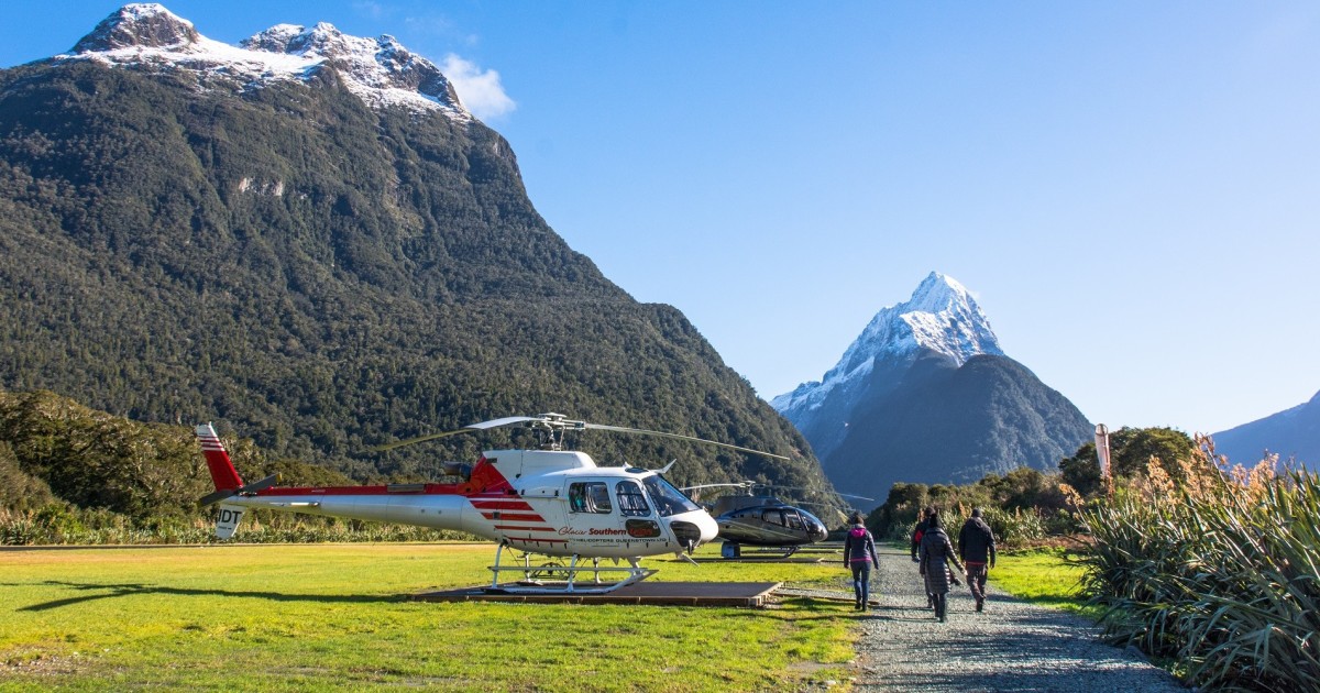 milford sound coach cruise helicopter