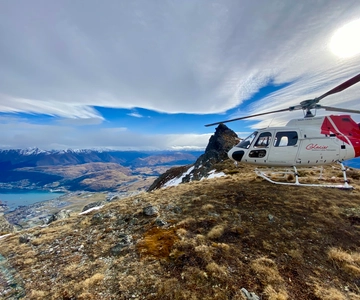 Voo de helicóptero com vista panorâmica e aterragem nos Alpes