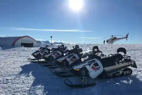 Queenstown: Snowmobiling Experience with Helicopter Flight