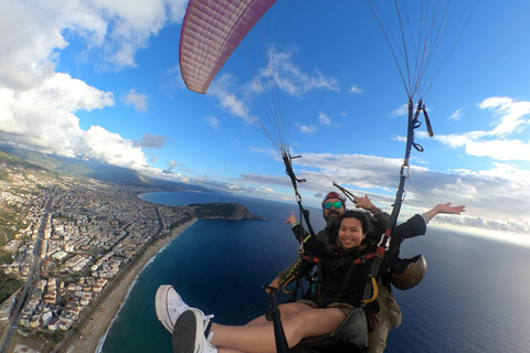 Alanya: Tandem Paragliding Flight with Hotel Pickup