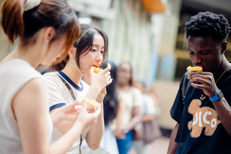 Victoria Harbour Shoreline Bike + Street Food Half-day Tour