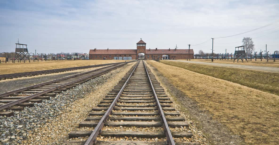 Krakow: Auschwitz-Birkenau & Labyrinth Exhibit Full-Day Tour