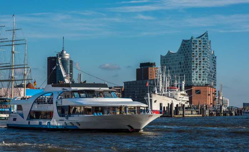 Hamburg: 2 Hour Cruise to famous Blankenese