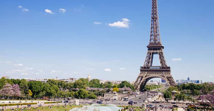 rencontre en haut de la tour eiffel résumé