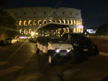 Rom: 2-stündige Golf Cart Sightseeing Tour bei Nacht