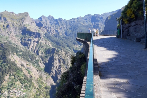 Madeira: Excursión Privada al Valle de las MonjasExcursión con recogida en el Norte/Sureste de Madeira
