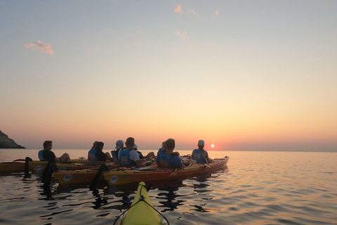 Faliraki: expérience de kayak de mer au lever du soleil avec petit-déjeunerExpérience de kayak de mer au lever du soleil