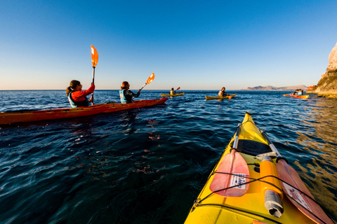 Faliraki: Sunrise Sea Kayak-ervaring met ontbijtZonsopgang kajakken op zee