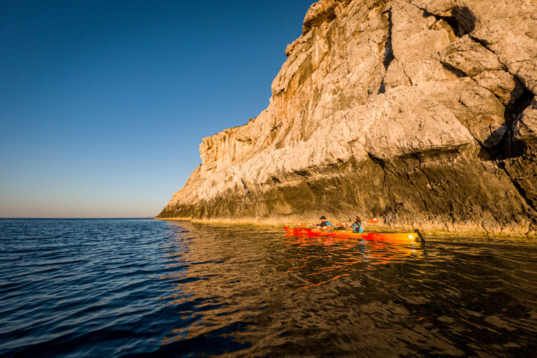 Faliraki: experiencia de kayak de mar al amanecer con desayunoExperiencia de kayak de mar al amanecer