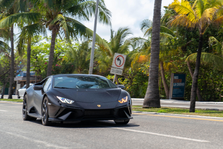 Experimente passeios de carro exótico em Cancún com Sun and Speed