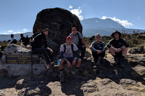 Kilimanjaro: De la meseta de Shira al punto de la Catedral 3872m Día de excursión