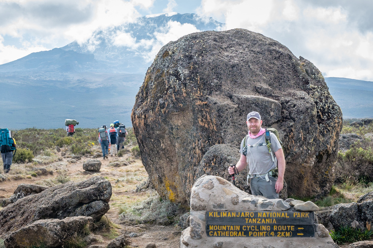 Kilimanjaro: De la meseta de Shira al punto de la Catedral 3872m Día de excursión
