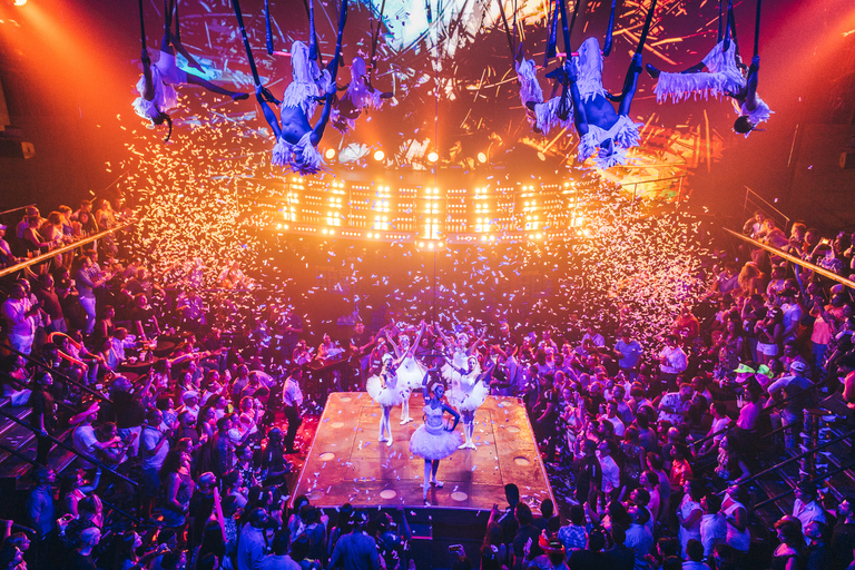 Cancun: Coco Bongo Nightclub Experience Front Row Entrance