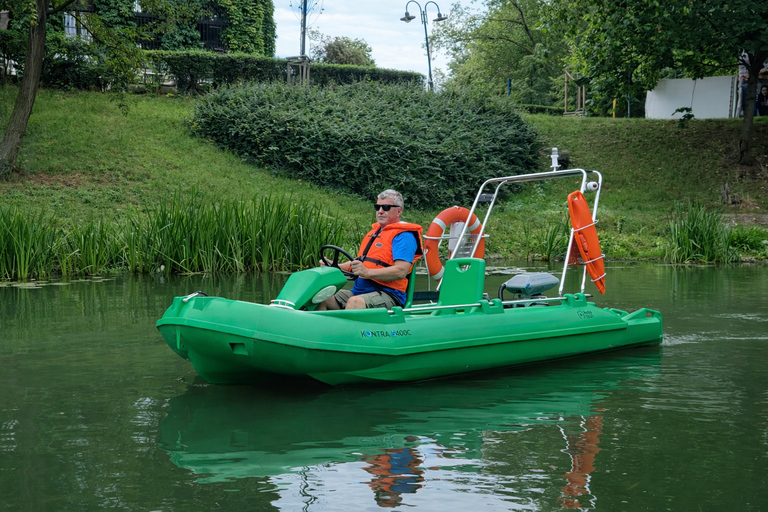 Wrocław: 1-hour Electric Eco-boat rental in Zatoka Gondoli