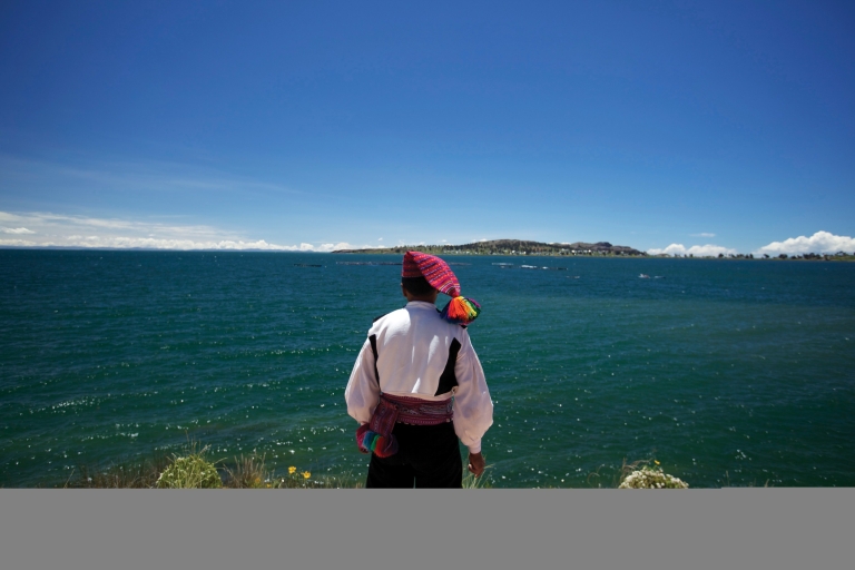 Puno: tour a las islas Uros y Taquile en lancha rápida
