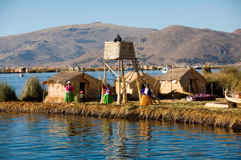 Puno : visite des îles Uros et Taquile en hors-bord